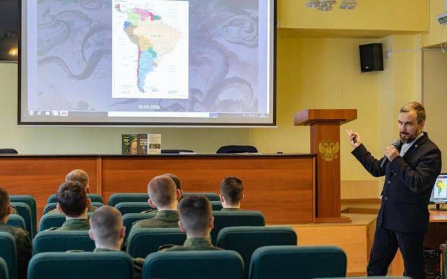 Лекция в Первом Пограничном кадетском корпусе в Пушкине