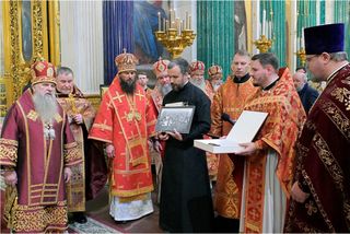 Дарение частиц риз святителя Тихона, патриарха Московского и всея России, приходу Исаакиевского собора